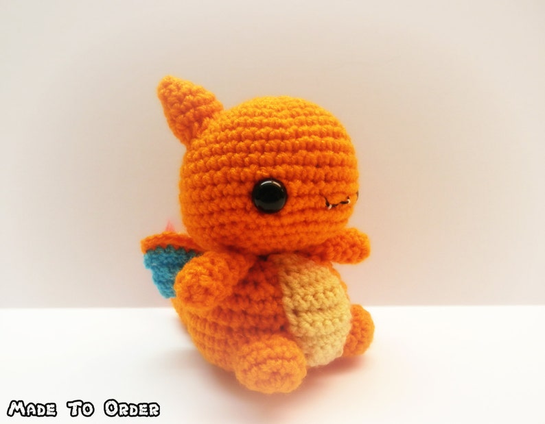 Pokemon Chibi inspirado en Charizard de ganchillo imagen 1