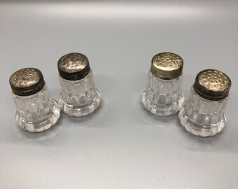 Featured image of post Mini Salt And Pepper Shakers Bulk : Jet set blue salt and pepper set.