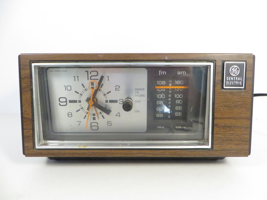 Vintage General Electric Clock Radio GE Wood Grain Model 45507D Clock