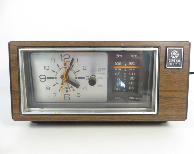 Vintage General Electric Alarm Clock Radio GE Wood Grain Model 45507D
