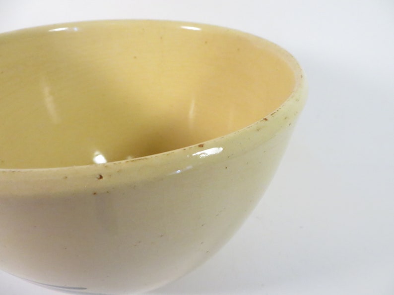 Vintage Watt Pottery Two Leaf Apple Mixing Bowl image 3