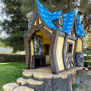 Large Fantasy Doghouse Treehouse