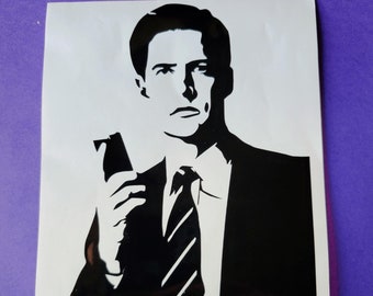 ADESIVO DE VINIL - Agente Dale Cooper Twin Peaks Adesivo de vinil para laptops, janelas de carros, copos, garrafas de água, canecas térmicas, etc. Frete grátis nos EUA.