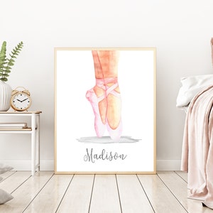 Impression d&#39;art mural ballerine, décoration de chambre de fille, chaussons de ballerine, art mural chaussures de ballet, prénom personnalisé, rose et gris - H1472