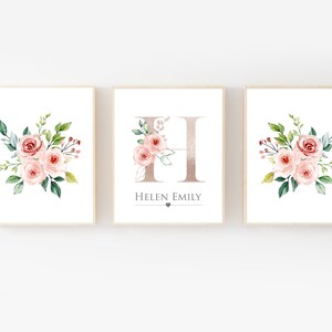 Arte de pared para guardería con flores - Nombre con letras florales - Arte de pared para guardería rosa - Impresiones para guardería de niñas - Monograma - Arte personalizado para guardería de niñas