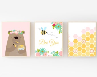 Decorazione per cameretta a forma di ape - Stampa artistica da parete con ape per cameretta, Decorazione per cameretta per bambini con orso e ape, Decorazione per cameretta e camera da letto gialla - Rosa