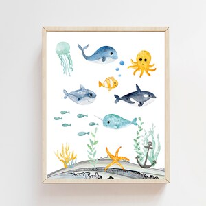Peut inclure: Illustration aquarelle de diff&eacute;rentes cr&eacute;atures marines, dont une baleine, une pieuvre, une narval, des poissons et une m&eacute;duse. L'illustration est sur fond blanc et pr&eacute;sente une palette de couleurs bleue, verte et jaune.