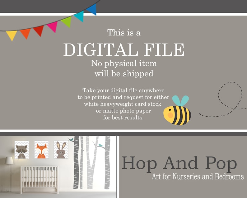 K&ouml;nnte beinhalten: Digitaler Dateidownload f&uuml;r druckbare Kinderzimmerkunst mit einem Waldtier-Motiv mit einem Waschb&auml;r, einem Fuchs und einem Kaninchen. Der Text "Hop And Pop Art for Nurseries and Bedrooms" befindet sich am unteren Rand des Bildes.