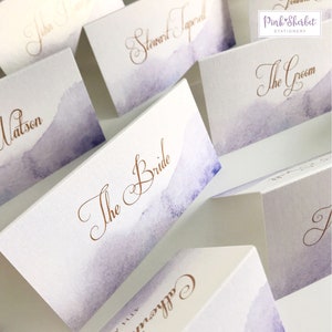 Cartes de place de mariage inspirées de l'aquarelle pastel lilas et violet