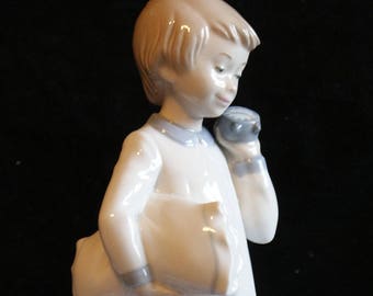 Nao by Lladro  figurine, Girl Ready for Bed made in Spain, collectible