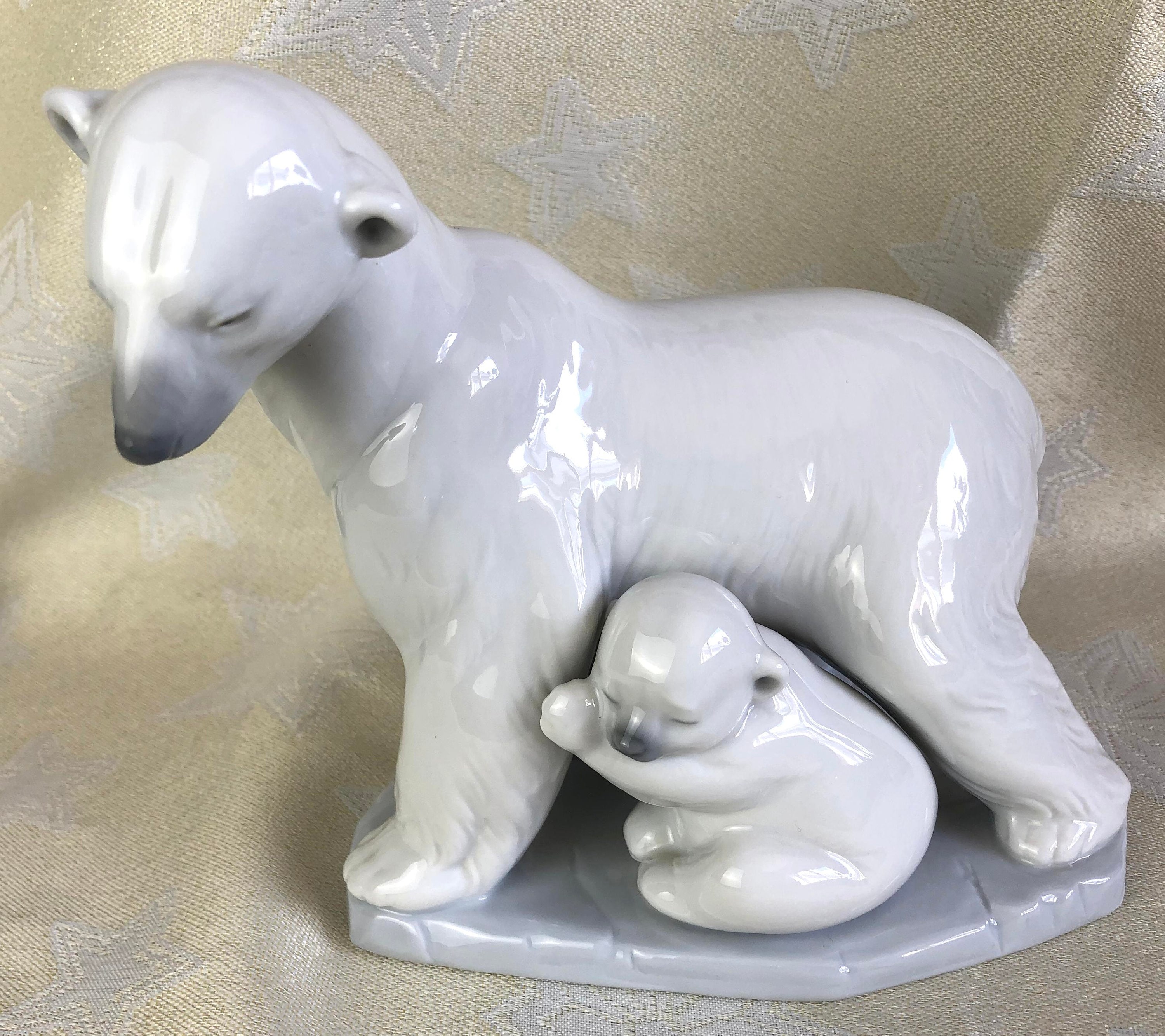Lladro 'arctic Family' Mother Polar Bear and 2 Cubs, 7CY 29