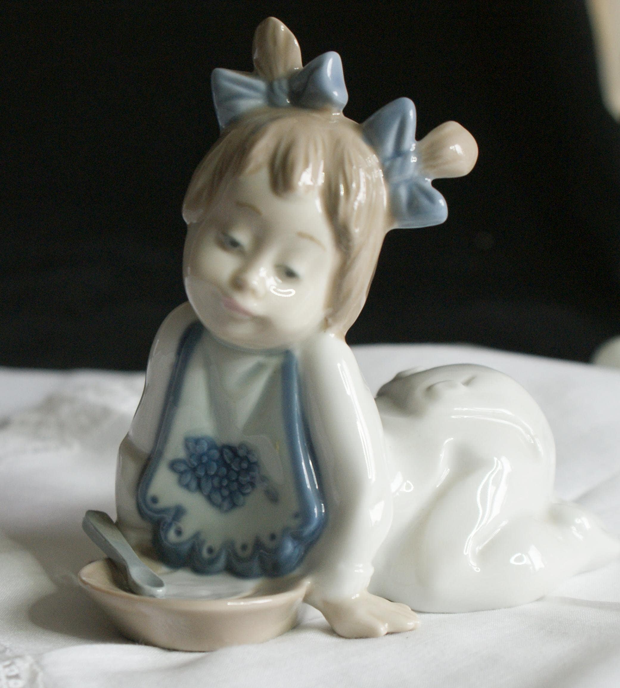 その他 NAO HANDCRAFTED PORCELAIN Made in SPAIN Nao by Lladro Figurine, Baby Girl With Her Bowl of Porridge