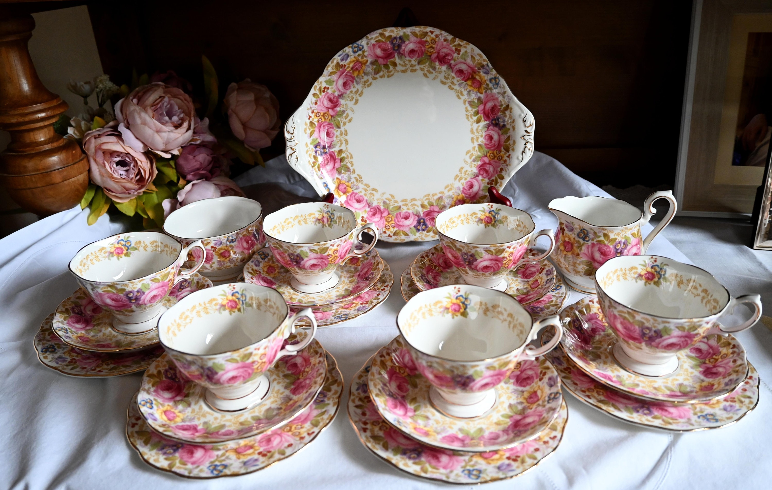 Royal Albert 'serena' 21 Piece Tea Set Fine English Bone China
