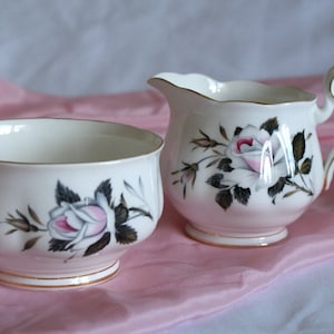 Royal Albert Queen&#39;s Messenger Bone China Creamer/milk jug and sugar bowl