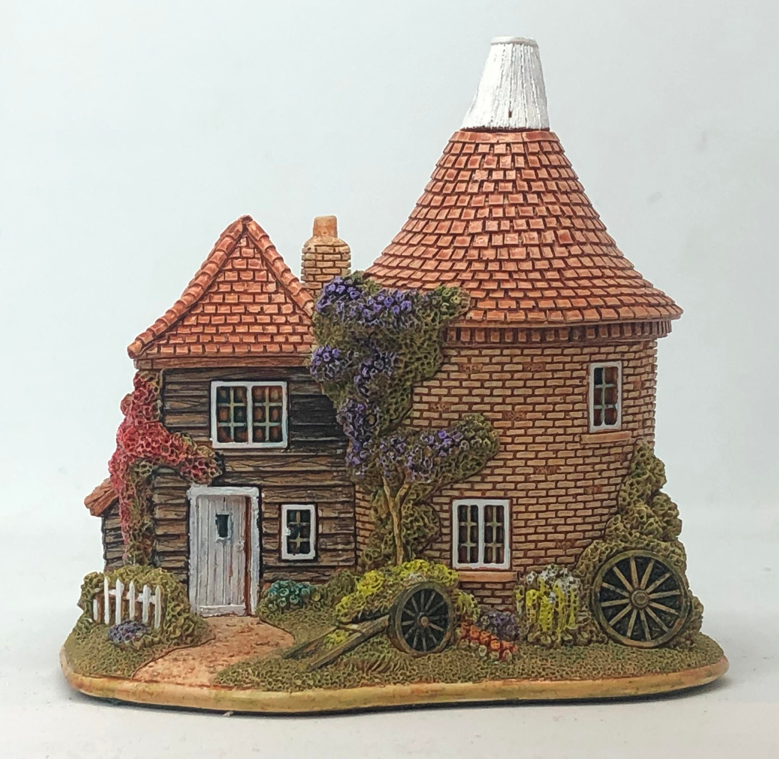 Hops House Lilliput Lane Miniature Cottage: the British Collection