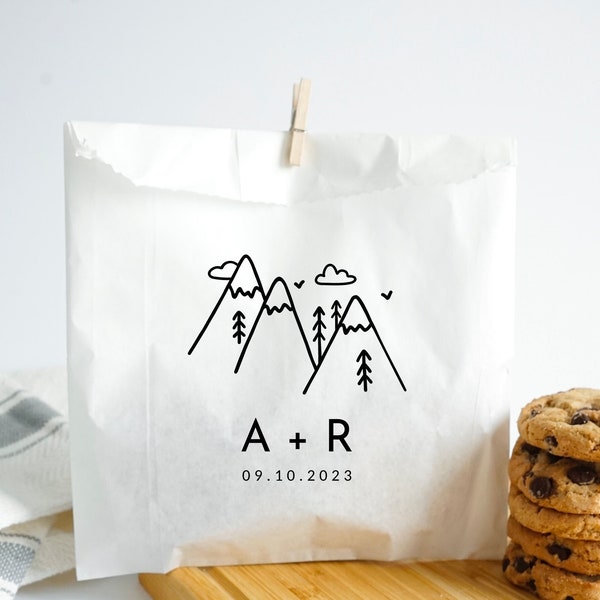 Personalized Mountain Wedding Favor Bags with Initials - Trail Mix Bags - Cabin Wedding Favors
