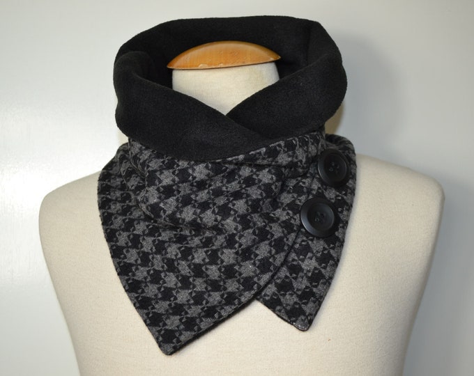 Button pegs, loops, scarf, grey/black patterned and with black fleece, handmade