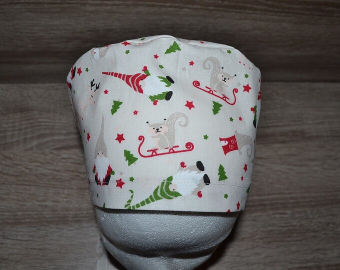 Surgical cap with gnomes, scrub cap, bandana, cosmetic cap, peeling cap, beige with gnomes, chef's hat, Christmas surgical caps, handmade