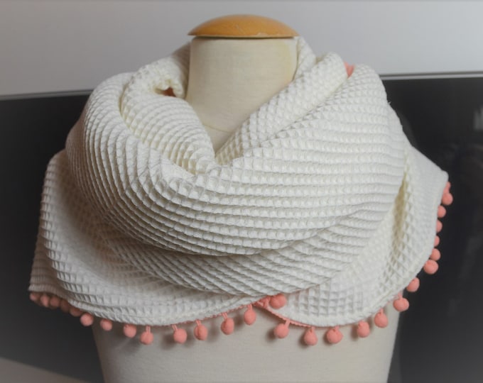Triangular cloth cream XXL, waffle creme with pompoms in coral, scarf XXL, giant scarf XXL, cotton cloth, scarf triangular, handmade