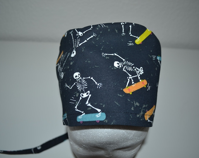 Surgical cap skateboard and skeleton, scrub cap, bandana, cosmetic cap, chef's cap, peeling cap, surgical caps, black skull, handmade