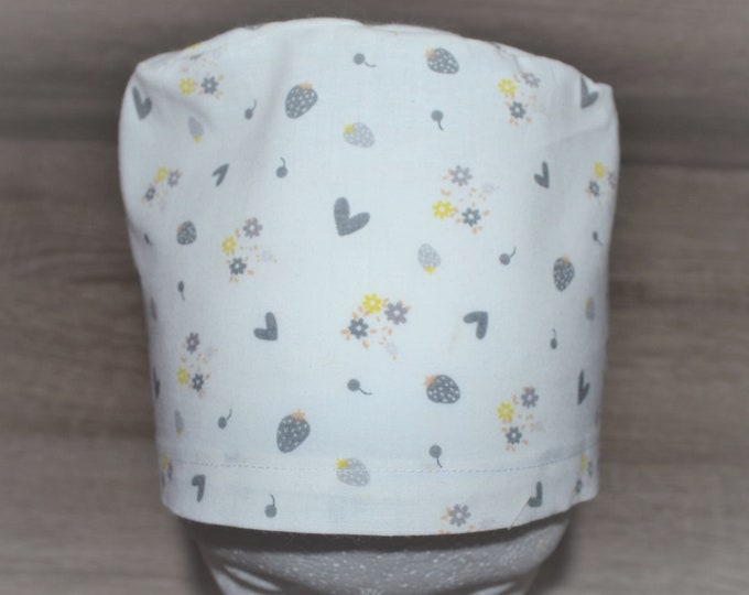 Surgical cap strawberry terry cloth band, scrub cap, bandana, cosmetic cap, chef's hat, peeling cap, surgical caps, beige with strawberries, handmade