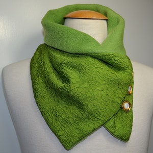 Button loop rose lace, button loops, loops, scarf, scarf with buttons, viscose green fleece, button loop roses, loop, handmade