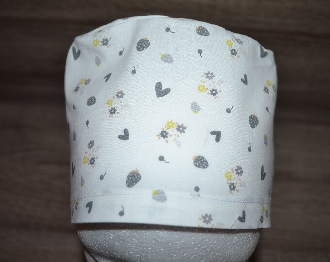 Surgical cap strawberry, scrub cap, bandana, cosmetic cap, chef's hat, peeling cap, surgical caps, white with strawberries and hearts, handmade