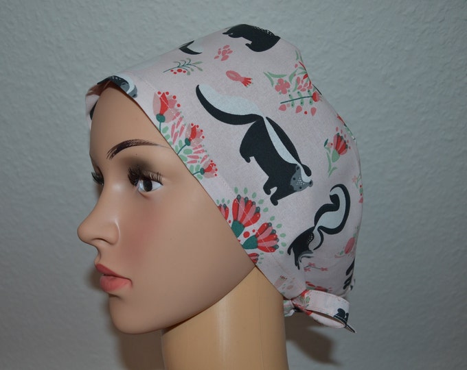 Surgical cap skunk, scrub cap, bandana, chef's hat, scrub hat, cosmetic cap, surgical caps, pink with skunk, handmade
