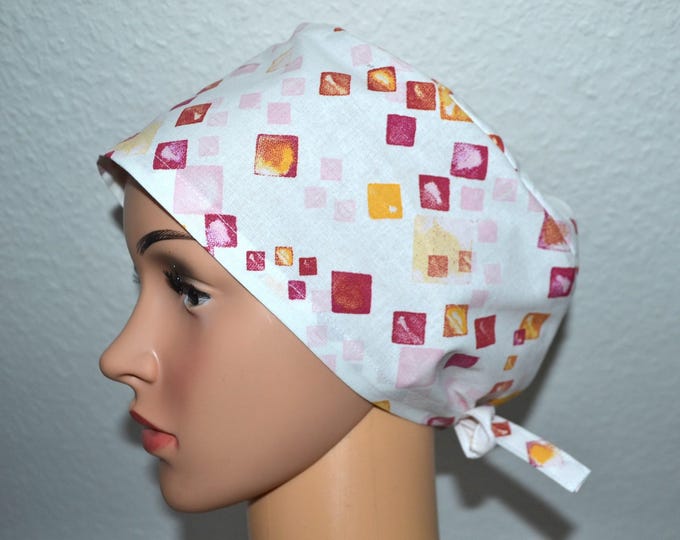 Surgical cap square, scrub cap, bandana, scrub hat, chef's cap, cosmetic cap, surgical caps, white with pink cubes, surgical cap geometric pattern