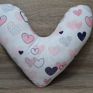 Herzkissen Herz, Brustherzkissen, Mastektomie Kissen, Unterarmkissen, Brust-Chirurgie-Kissen, weiß mit rosa und blauen Herzen, handmade