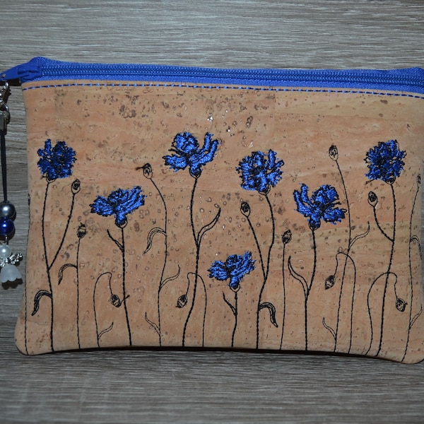 Kosmetiktäschchen aus Kork mit Kornblumen, Korktäschchen, Schminktasche, Kosmetiktasche, Tasche aus Kork, Kornblumenmotiv, floral, handmade