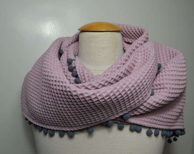 Triangular scarf XXL waffle pique in old pink with grey pompoms, scarf XXL, giant scarf XXL, cotton scarf, Mother's Day, triangular scarf, handmade