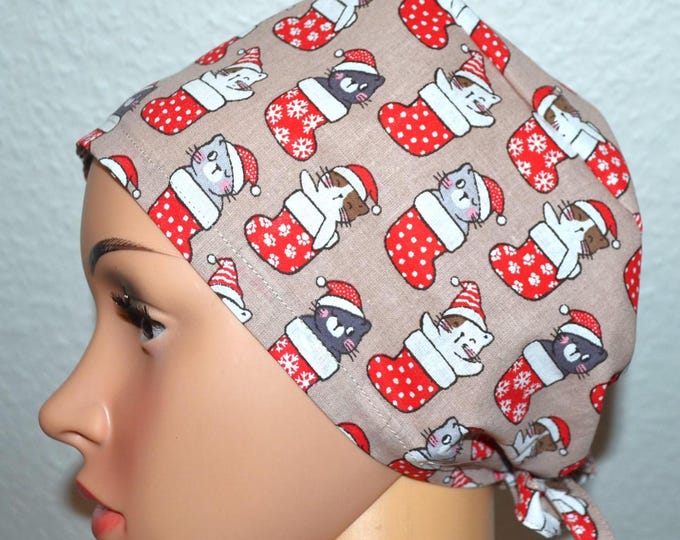 Surgical cap with cat design, terry cloth band, scrub cap, bandana, cosmetic cap, chef's hat, beige with Christmas cats, Christmas surgical caps, winter forest