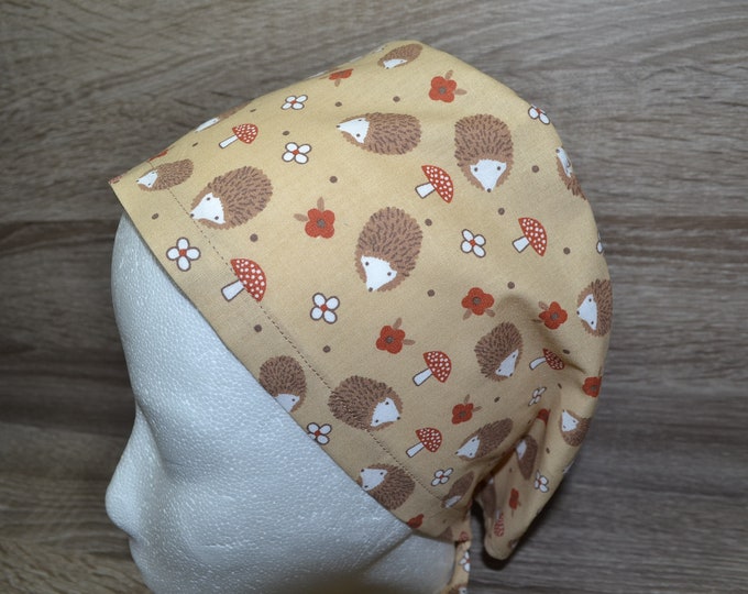 Surgical cap hedgehog with terry cloth band, scrub cap, bandana, peeling cap, chef's cap, cosmetic cap, surgical caps, beige with hedgehogs and mushrooms, handmade