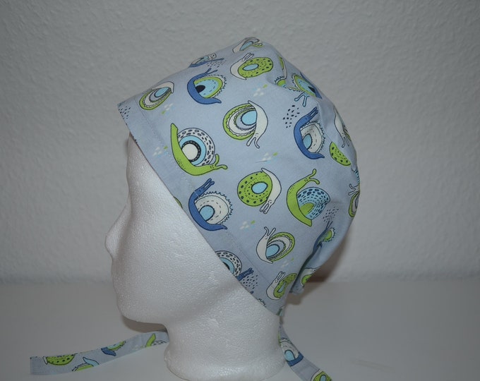 Surgical cap snail terry cloth band, scrub cap, chef's cap, bandana, peeling cap, cosmetic cap, surgical caps, light blue with snails, handmade