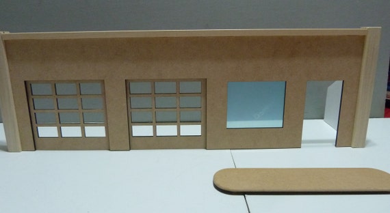 1 Set of 4 Garage/1 Small 1:24 Scale Model Working Garage/Gas Station Model Door 