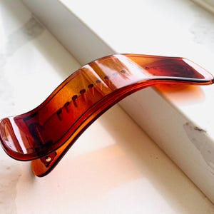 Brązowa spinka do włosów Wave Bar Flat Claw, mocne utrwalenie, styl francuski, minimalistyczny