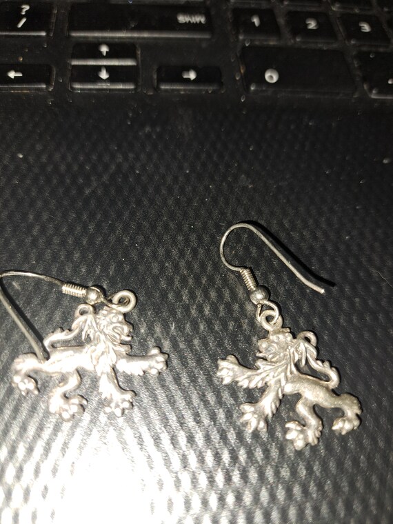 Sterling Heraldic Lion Earrings - image 3