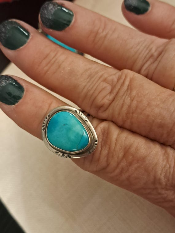 Exceptional Native American turquoise ring - image 3