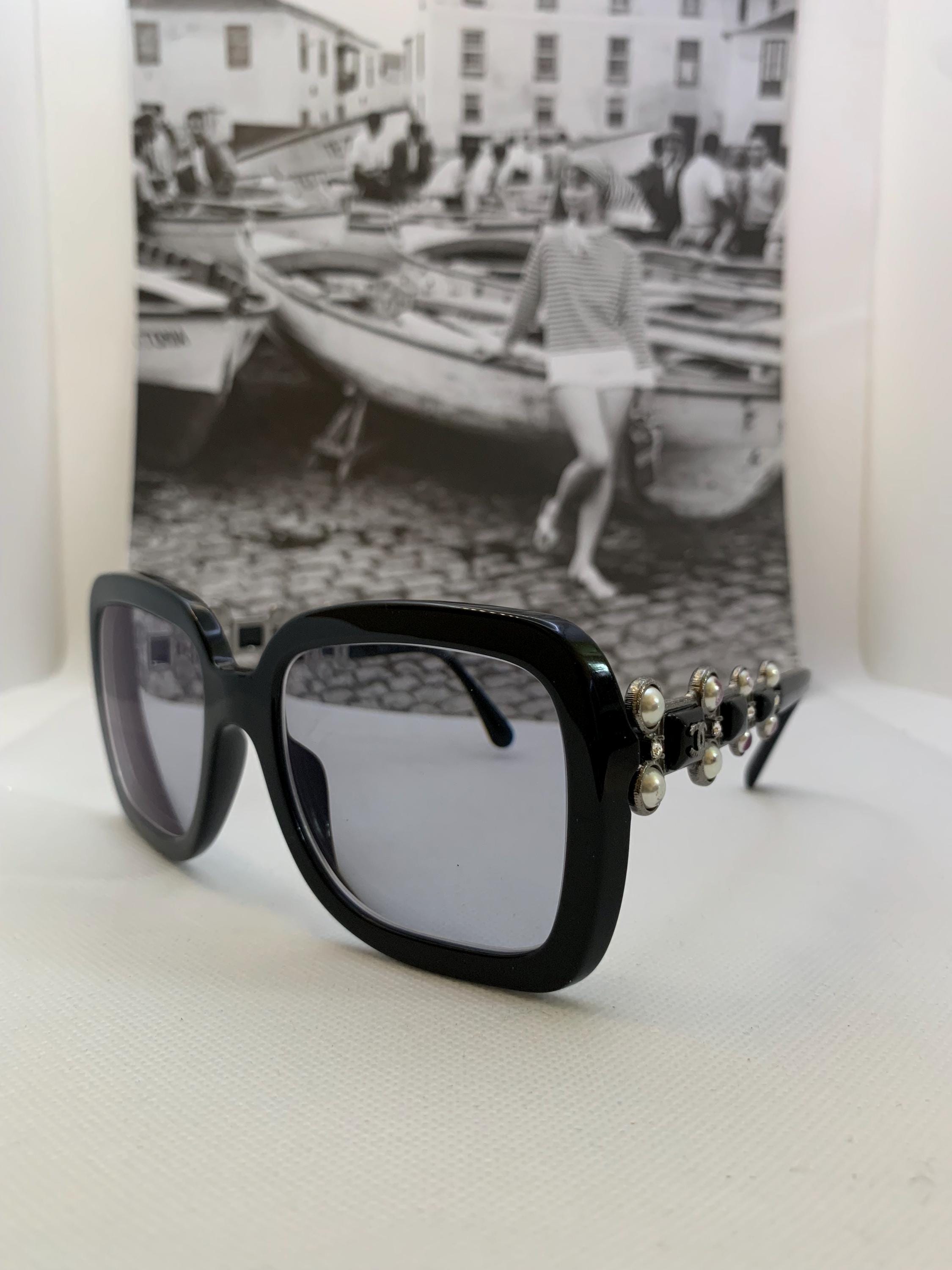 AUTHENTIC CHANEL Black Velvet Sunglasses Case with Silver Button CHANEL Sunglasses Cases for sale | eBay main image 4