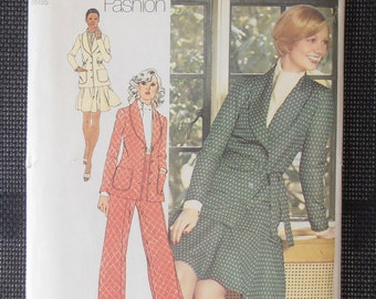 Vintage Jacket, pants, and short Skirt Sewing pattern,  Simplicity 5811 pattern, Womens Suit, size 10, bust 32 1/2, 1973 pattern, Epsteam,