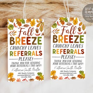 Puede incluir: Dos etiquetas rectangulares blancas con temática otoñal. Las etiquetas tienen un borde colorido de hojas y bellotas. El texto en las etiquetas dice "Fall Breeze, Crunchy Leaves, Referrals Please!" e incluye información de contacto de Katherine Smith, Realtor.
