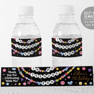 Modelo editável de rótulos para garrafas de água da minha era adolescente, etiquetas para bebidas de festa com pulseira de amizade da era, envoltório musical da era de aniversário