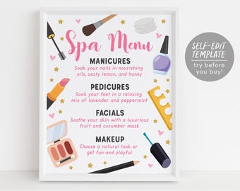 Op de afbeelding: Een wit ingelijst bord met de titel Spa Menu in roze tekst en illustraties van schoonheidsproducten zoals een make-upkwast, nagellak, lippenstift, oogschaduwpalet en teenverspreider, versierd met kleine gouden sterren en roze hartjes.