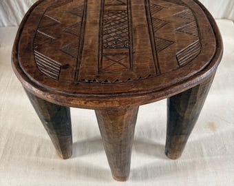 Taburete tribal africano Nupe. Principios del siglo XX.