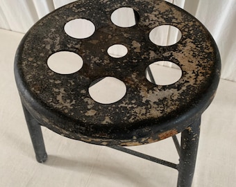 INDUSTRIE METALL HOCKER. Mitte 20.Jahrhundert.