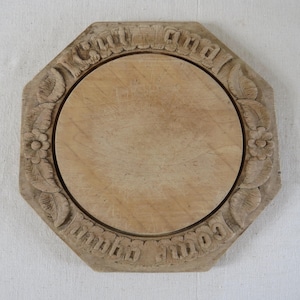 GESCHNITZTES BROT BRETT. &quot;Seltener &quot;&quot; Cut and Come Back &quot;&quot; Schriftzug.&quot; Anfang des 20.Jahrhunderts.