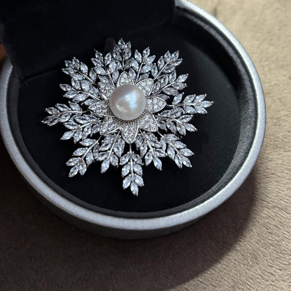 Snowflake brooch natural pearl brooch wedding gift anniversary present|Freshwater pearl|women floral pin Valentine’s Day