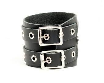 Wraparound bracelet in black leather, punk, goth, rock,