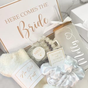 Braut Box, personalisierte Braut Geschenkbox, Verlobungsbox, Braut zu Box, benutzerdefinierte Brautgeschenk, Verlobungsgeschenkbox, Brautjungfer Geschenke Verlobung